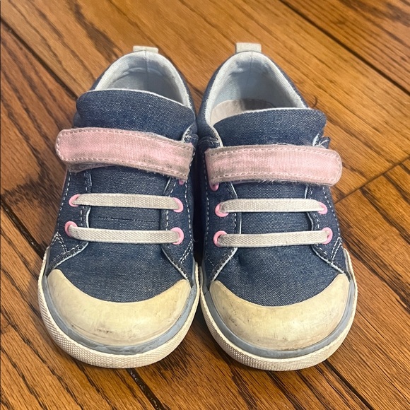 See Kai Run Girl’s Denim Sneakers with Pink Accents - Picture 16 of 17
